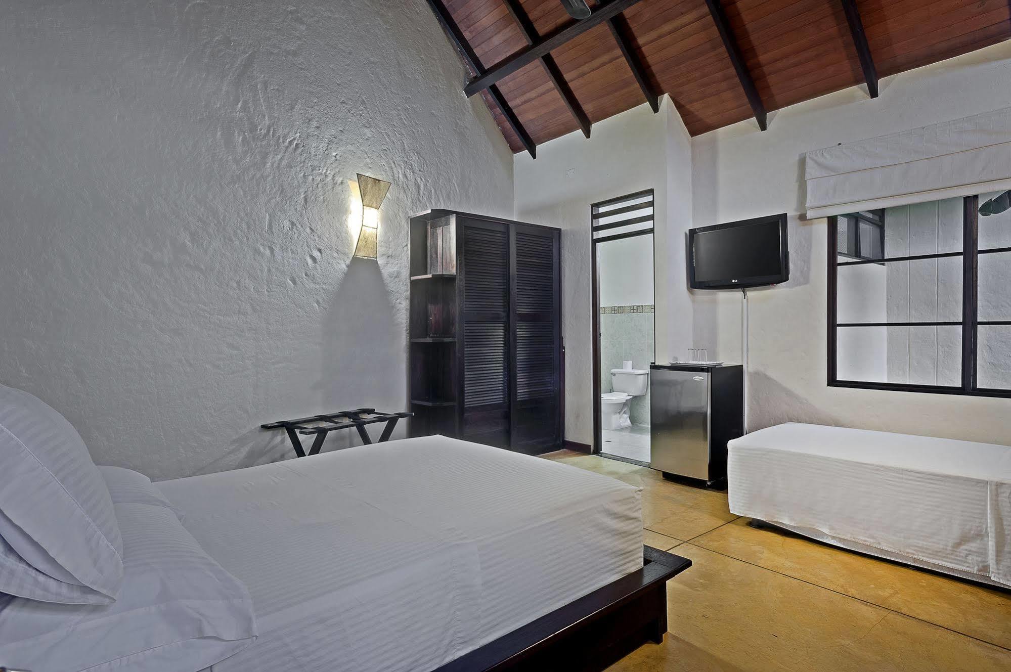 Hotel Amazon Bed And Breakfast Leticia Exterior photo